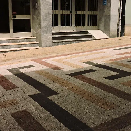 Art Gallery Apartment *